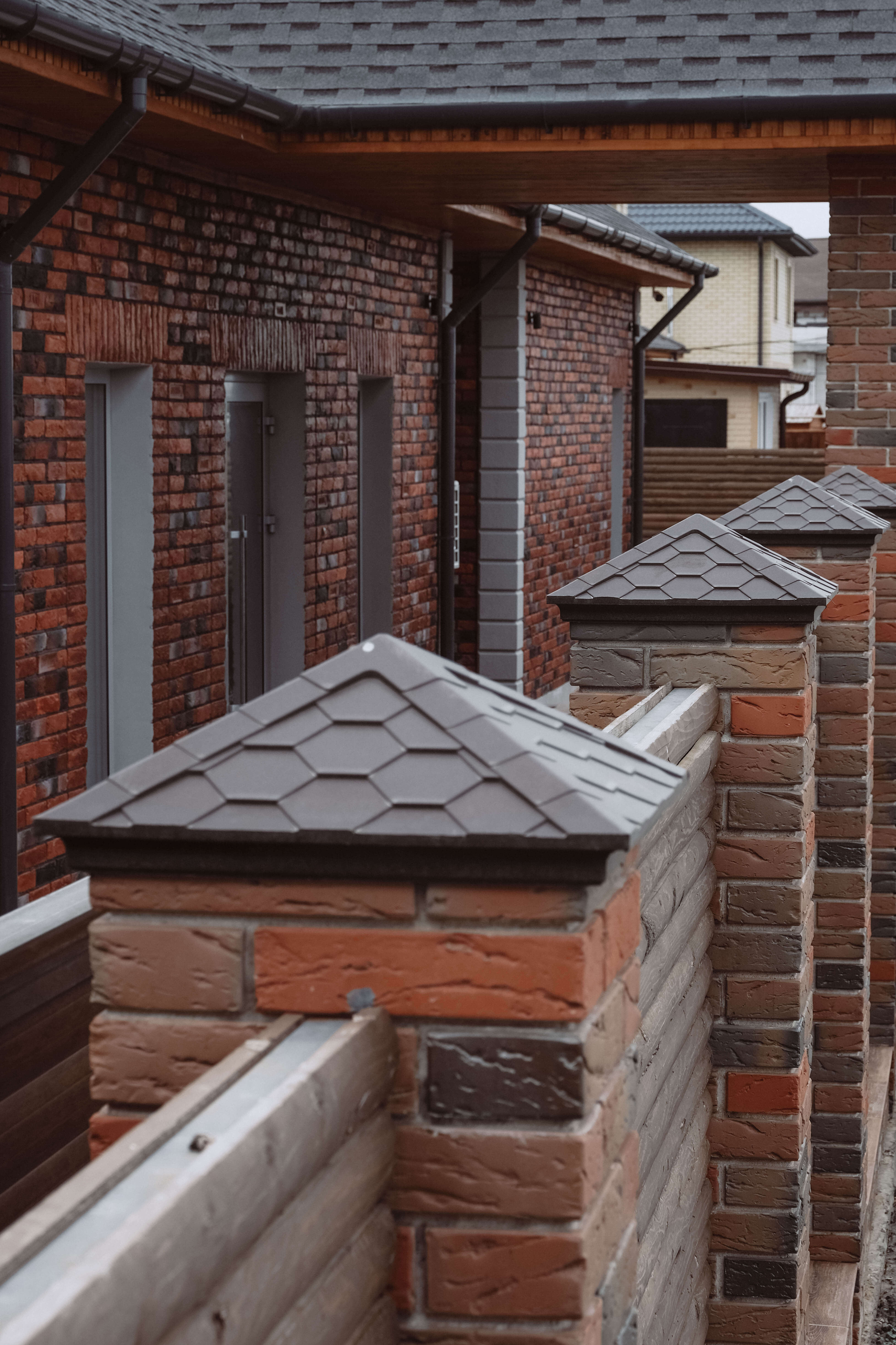 Колпак Zking Эверест Коричневый на столб 1.5х1.5 кирпича (390х390мм) в Владимире фото